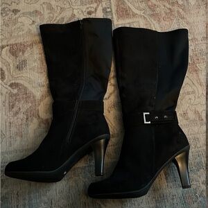 New
Black wide calf heeled boots. 9.5 wide calf